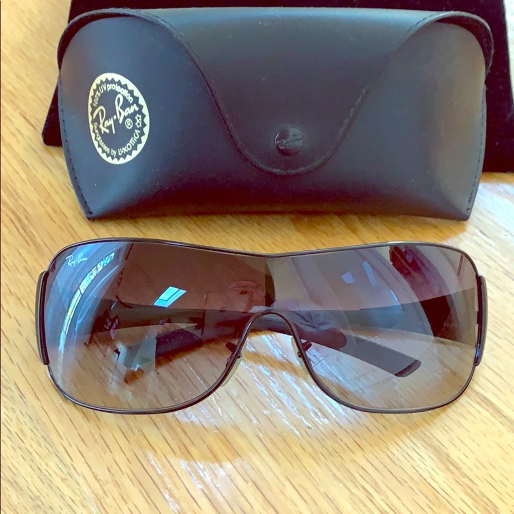 Women’s Ray-Ban sunglasses